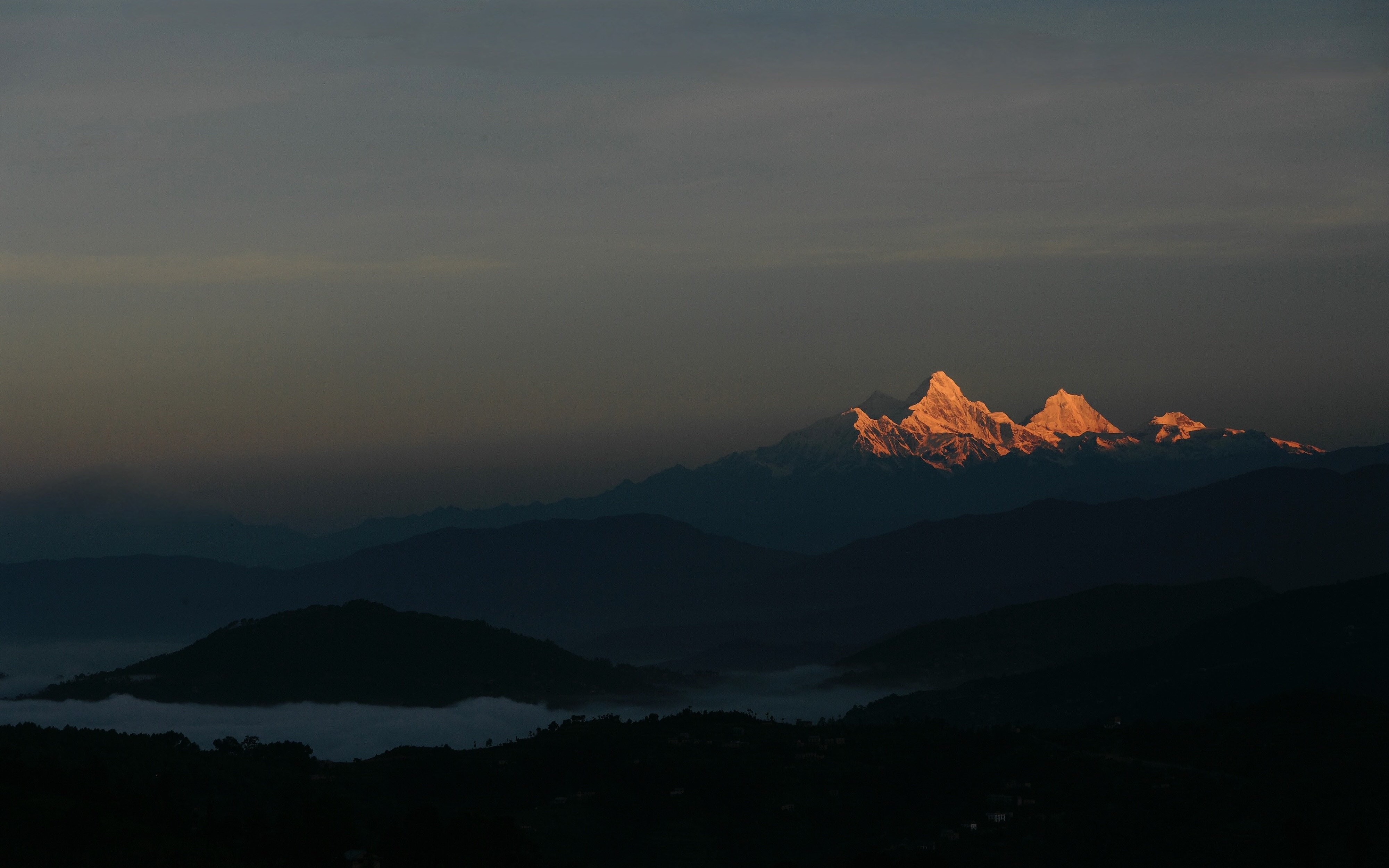 Manaslu at sunrise, seen from Namo Buddha, 2004. Photo: Matthieu Ricard.